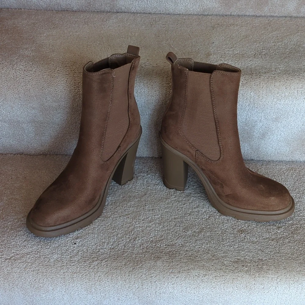 Nine West Ream Chunky Heel Suede Chelsea Ankle Boots 7M Brown - Picture 10 of 14